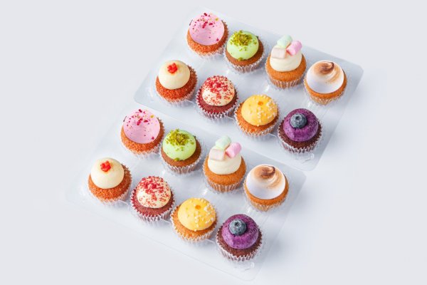 16 mini cupcakes set