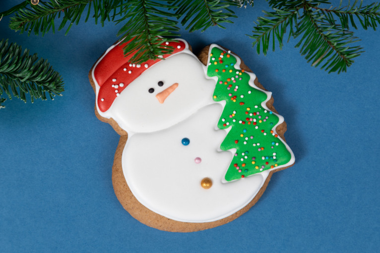Имбирное печенье Снеговик с елочкой
