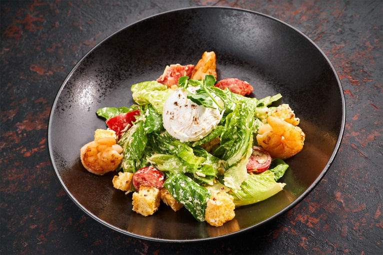 Salad Caesar with shrimps